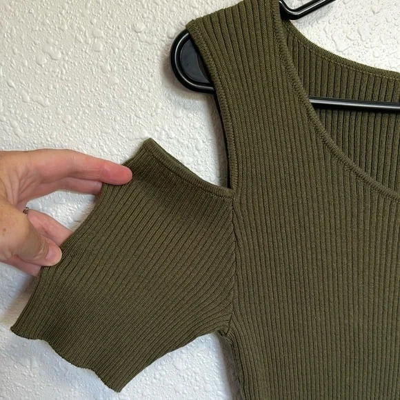 JustFab Olive Green Cold Shoulder Ribbed Knee-Length Dress Size Medium - Picture 7 of 13